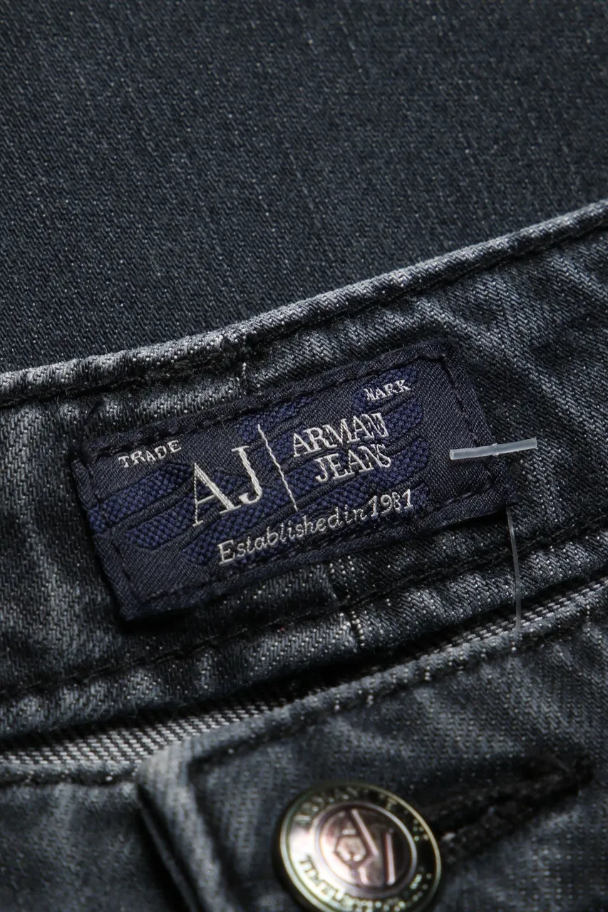 AJ ARMANI JEANS - Used Look Straight Cut Jeans mit Logo-Patch mit Logo-Plakette - S