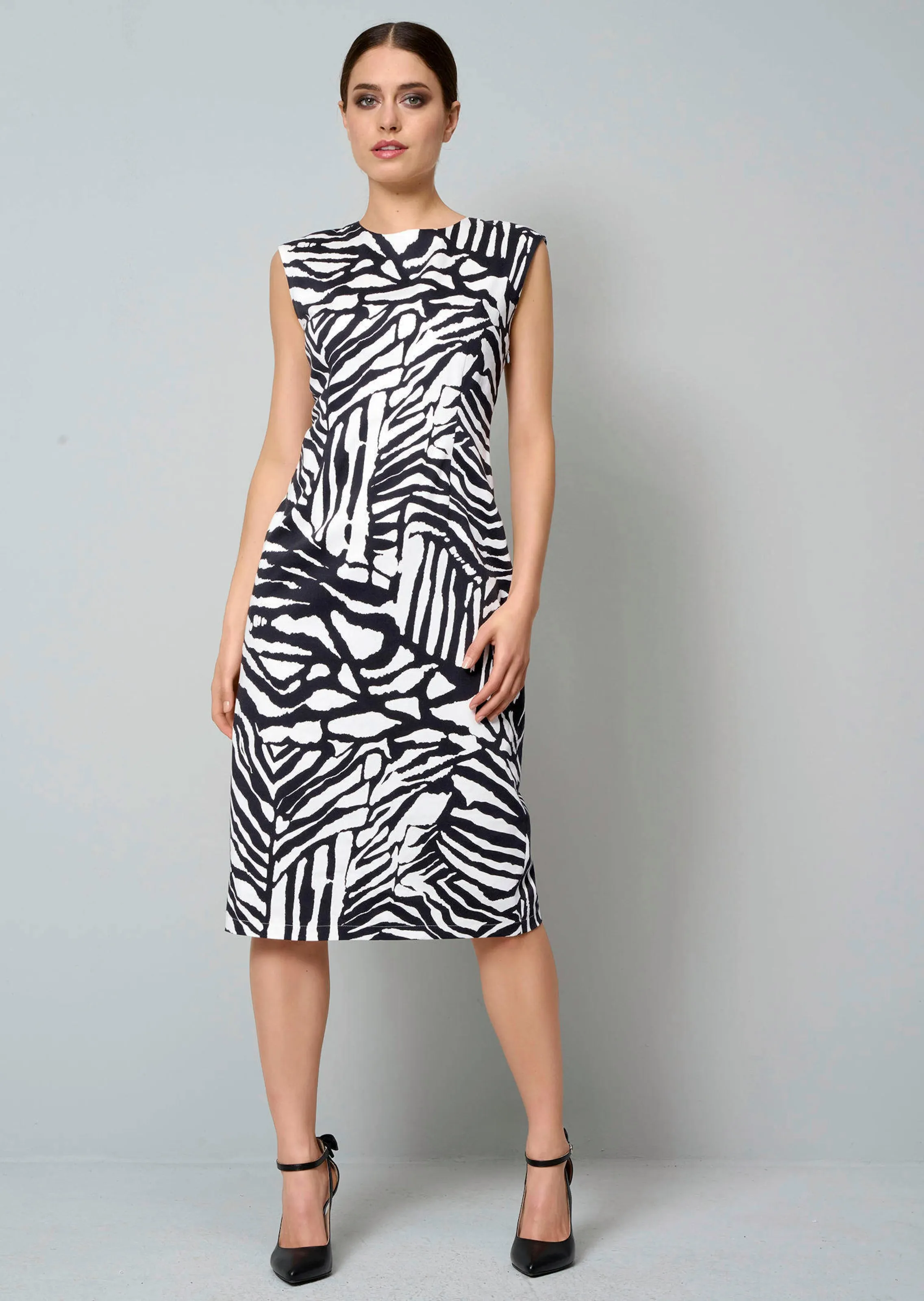 Etuikleid mit Zebradessin