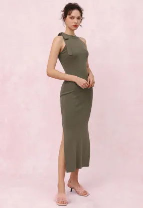 Figurbetontes Strickkleid mit seitlichem Schleifenausschnitt in Salbeigrün