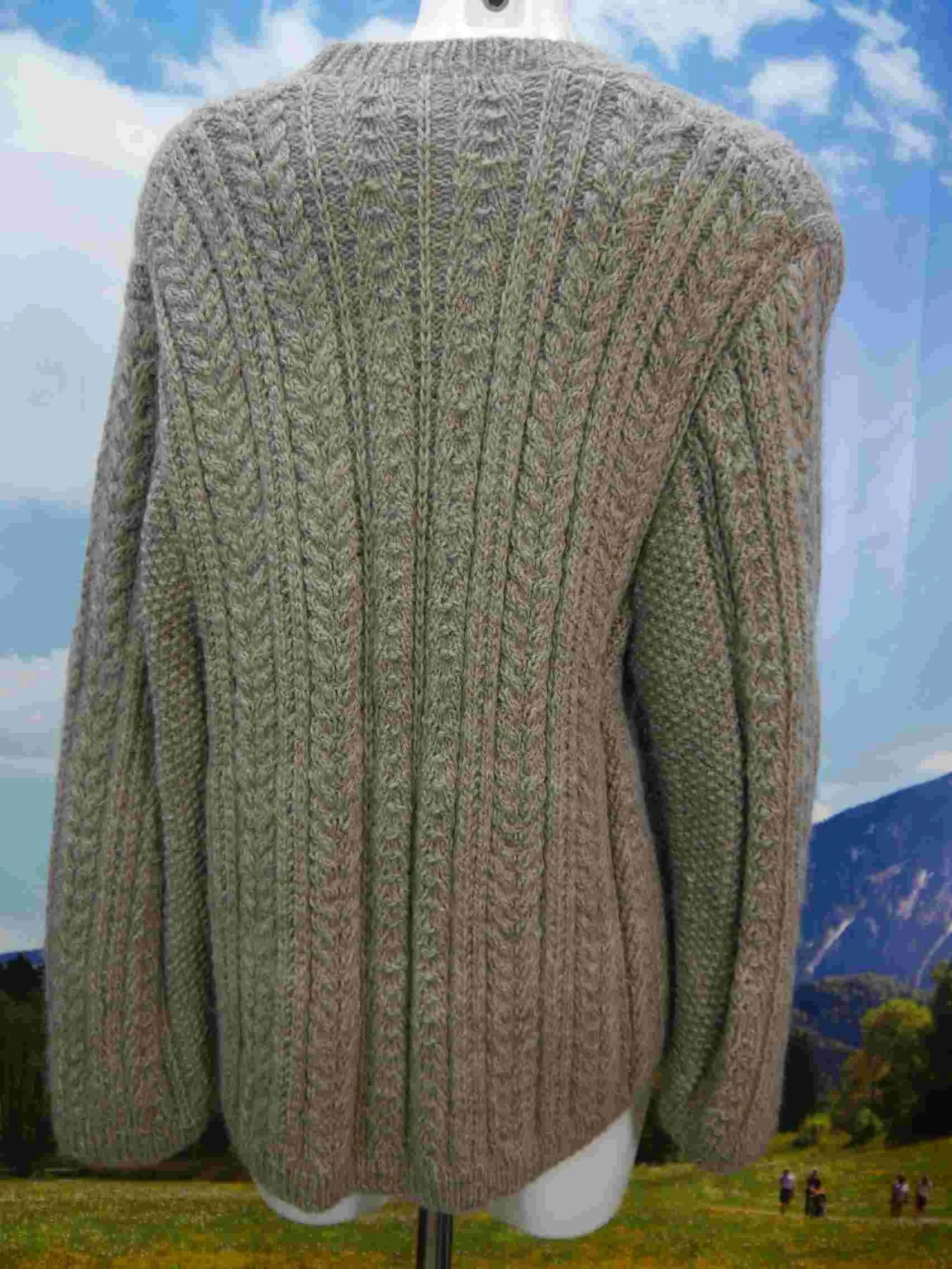 Handgestrickt braune Strickjacke mit Zopfmuster tolle Trachtenjacke Jacke Gr.48