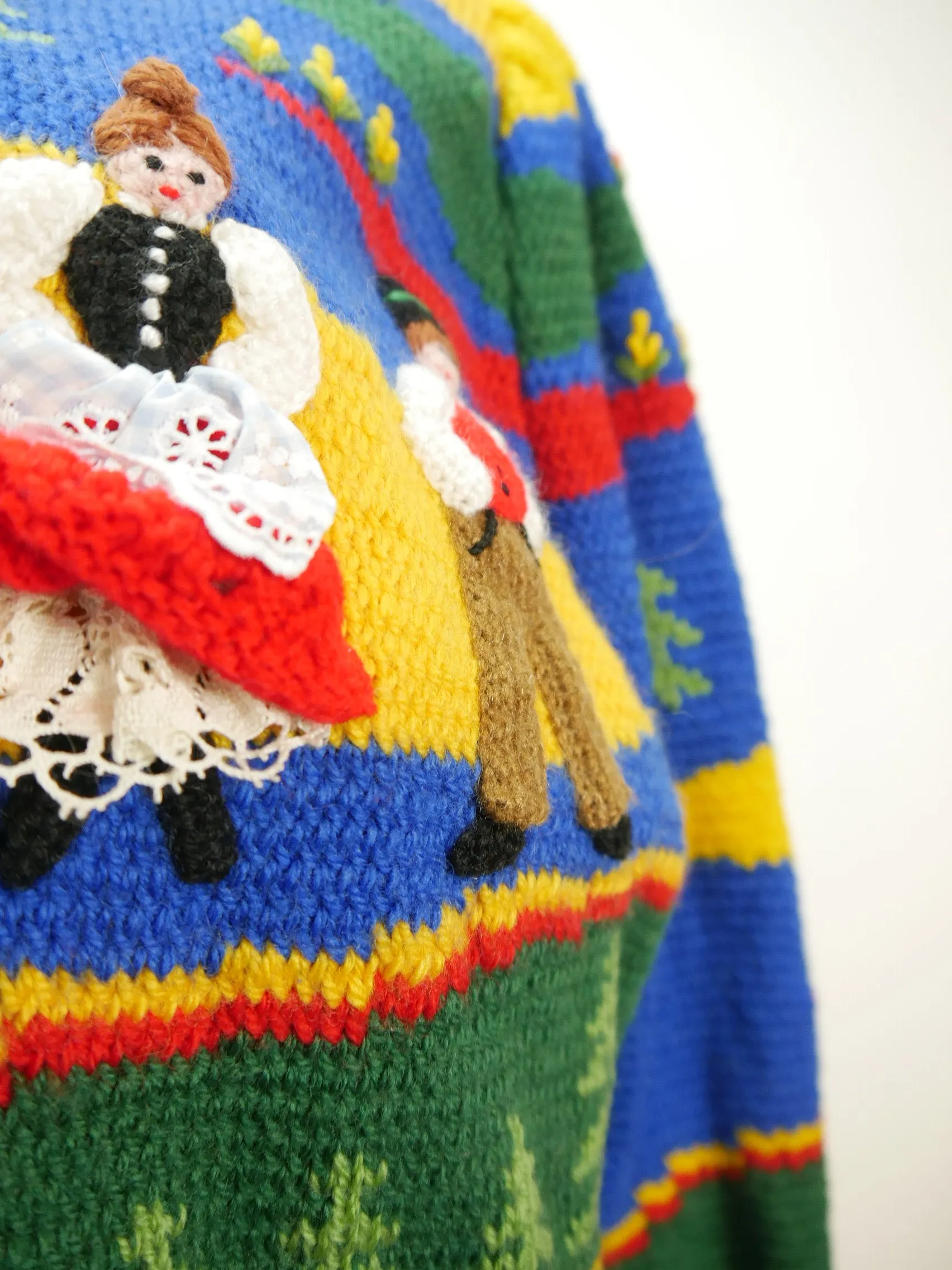 Handgestrickt neuwertig mit Zopf und Applikation herrliche Strickjacke Jacke Gr.42