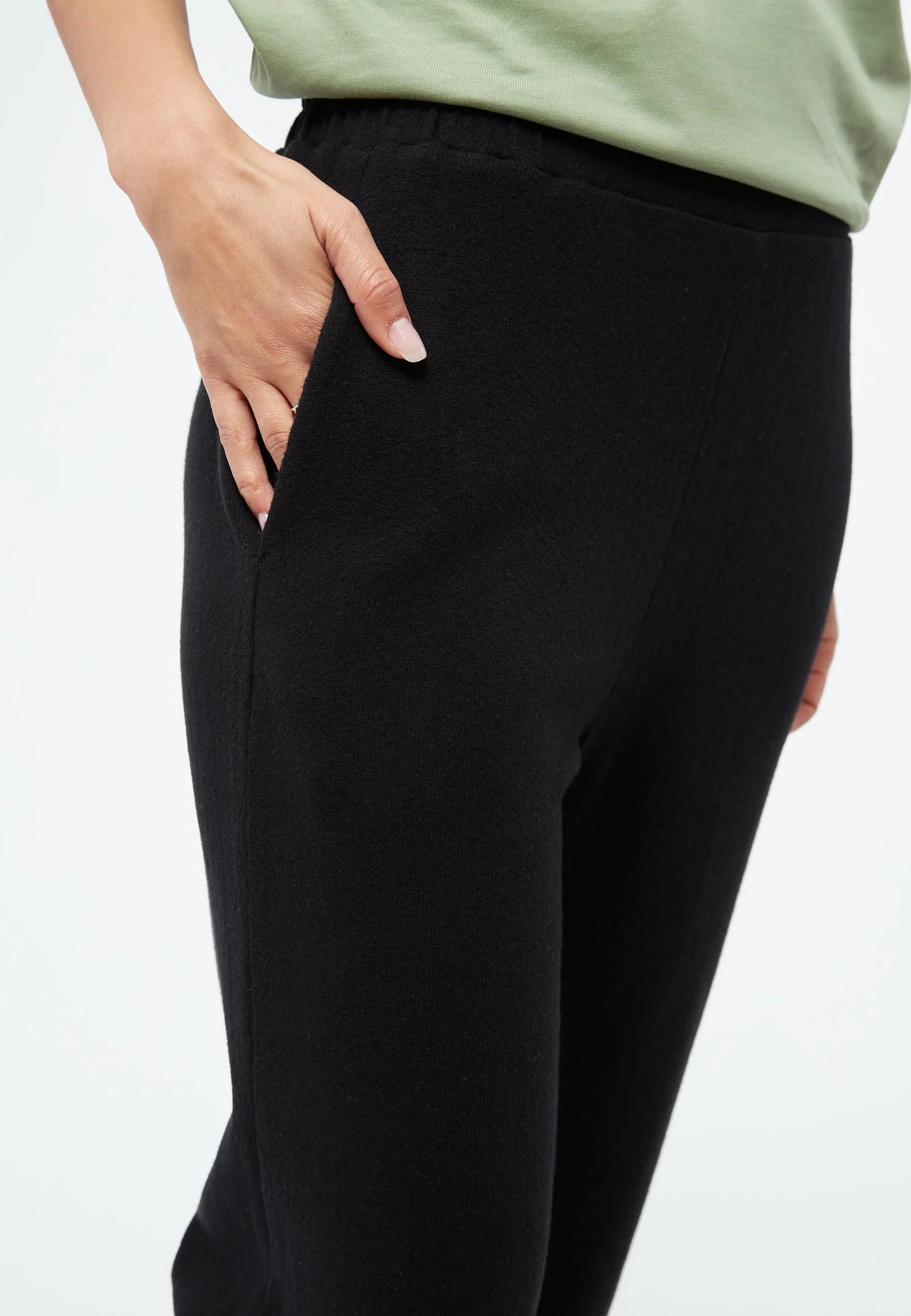 Hose GBELSIE aus recycelter Baumwolle mit weitem Bein - Black