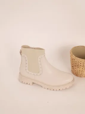 Stiefeletten mit künstlicher Struktursohle, Nietenkontur und Stretch-Mesh