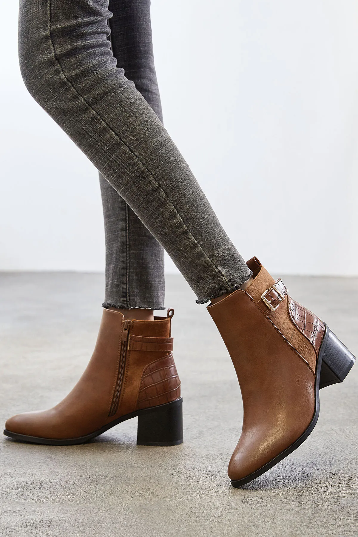 Stiefeletten mit quadratischem Absatz